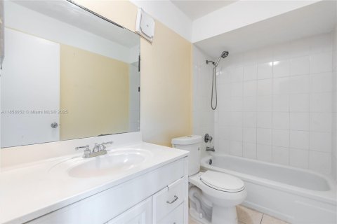 Снять в аренду таунхаус в Дейви, Флорида 2 спальни, 133.78м2, № 1882254 - фото 24