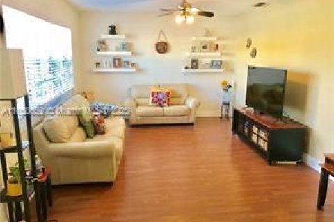 Снять в аренду таунхаус в Дейви, Флорида 2 спальни, 133.78м2, № 1882254 - фото 2