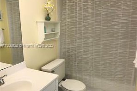 Снять в аренду таунхаус в Дейви, Флорида 2 спальни, 133.78м2, № 1882254 - фото 9