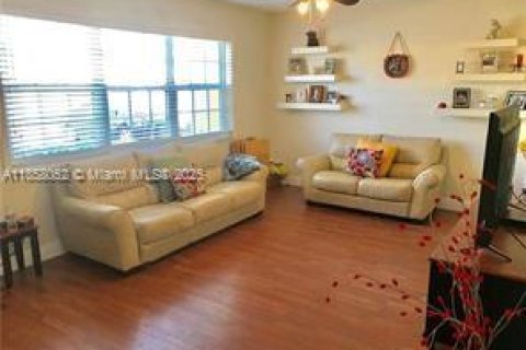 Снять в аренду таунхаус в Дейви, Флорида 2 спальни, 133.78м2, № 1882254 - фото 3