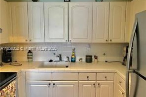 Снять в аренду таунхаус в Дейви, Флорида 2 спальни, 133.78м2, № 1882254 - фото 4