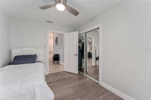 House in Wildwood, Florida 4 bedrooms, 197.51 sq.m. № 1821198 - photo 22