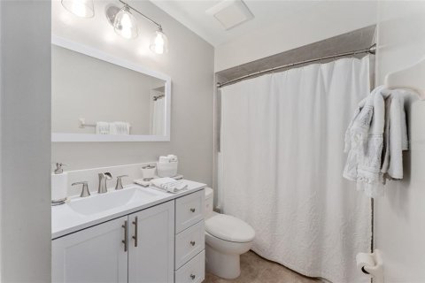 House in Wildwood, Florida 4 bedrooms, 197.51 sq.m. № 1821198 - photo 28