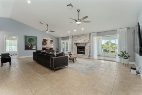 House in Wildwood, Florida 4 bedrooms, 197.51 sq.m. № 1821198 - photo 7