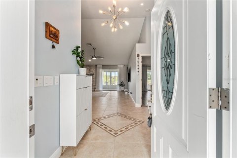 House in Wildwood, Florida 4 bedrooms, 197.51 sq.m. № 1821198 - photo 5