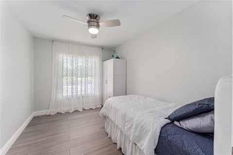 House in Wildwood, Florida 4 bedrooms, 197.51 sq.m. № 1821198 - photo 20