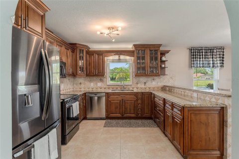 House in Wildwood, Florida 4 bedrooms, 197.51 sq.m. № 1821198 - photo 12