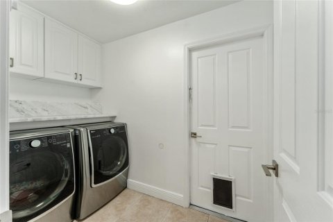 House in Wildwood, Florida 4 bedrooms, 197.51 sq.m. № 1821198 - photo 26