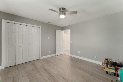 House in Wildwood, Florida 4 bedrooms, 197.51 sq.m. № 1821198 - photo 25