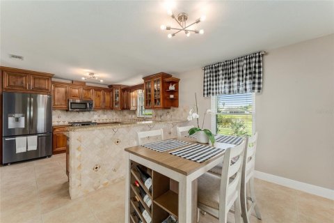 House in Wildwood, Florida 4 bedrooms, 197.51 sq.m. № 1821198 - photo 14