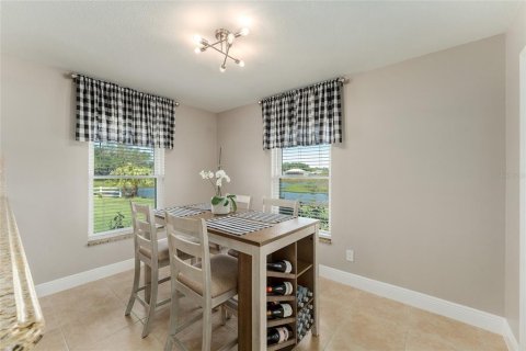House in Wildwood, Florida 4 bedrooms, 197.51 sq.m. № 1821198 - photo 16
