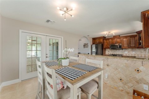 House in Wildwood, Florida 4 bedrooms, 197.51 sq.m. № 1821198 - photo 17