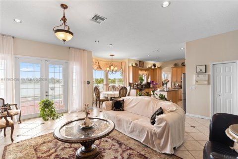 Casa en venta en Miramar, Florida, 5 dormitorios, 366.78 m2 № 2081021 - foto 16