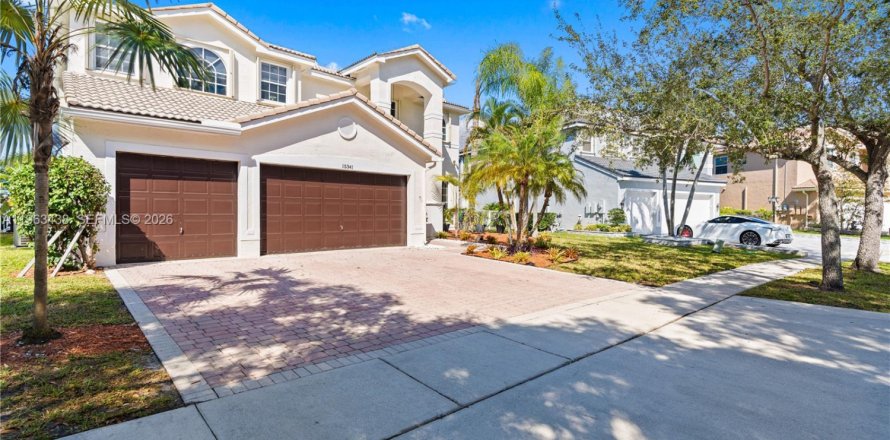 Casa en Miramar, Florida 5 dormitorios, 366.78 m2 № 2081021
