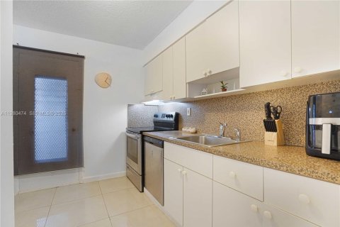 Купить кондоминиум в Майами-Бич, Флорида 1 спальня, 83.61м2, № 2043398 - фото 8