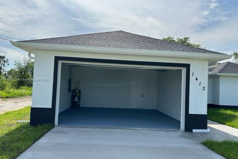 House in Lehigh Acres, Florida 3 bedrooms № 1860660 - photo 5