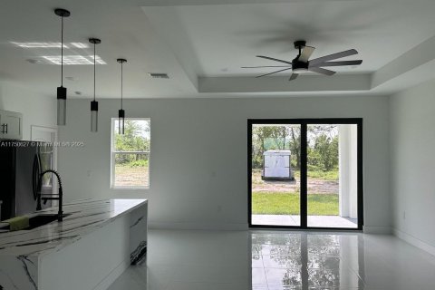 House in Lehigh Acres, Florida 3 bedrooms № 1860660 - photo 12