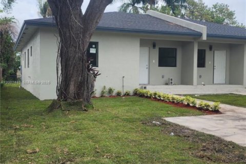 Propiedad comercial en venta en North Miami Beach, Florida, 297.29 m2 № 2090156 - foto 3