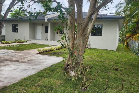 Propiedad comercial en venta en North Miami Beach, Florida, 297.29 m2 № 2090156 - foto 4