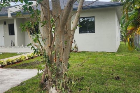 Propiedad comercial en venta en North Miami Beach, Florida, 297.29 m2 № 2090156 - foto 5