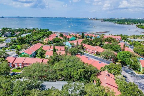 Condo à Saint Petersburg, Floride, 2 chambres  № 2415356