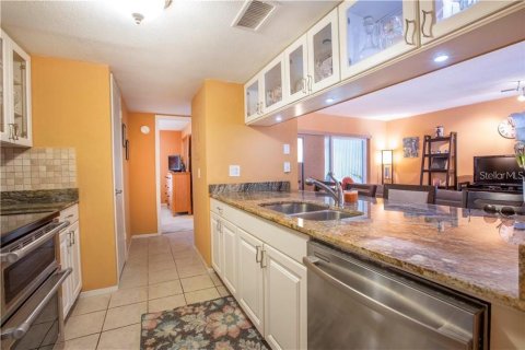 Copropriété à louer à Saint Petersburg, Floride: 2 chambres, 102.19 m2 № 2415356 - photo 8
