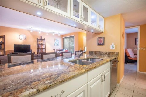 Copropriété à louer à Saint Petersburg, Floride: 2 chambres, 102.19 m2 № 2415356 - photo 14