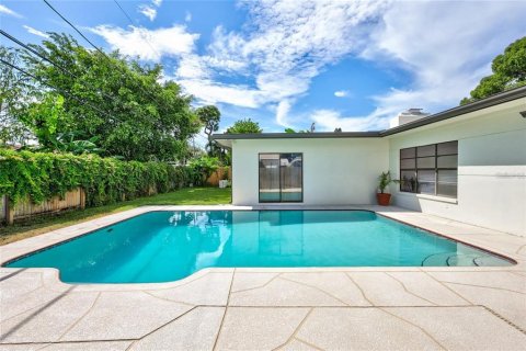 House in Seminole, Florida 3 bedrooms, 194.35 sq.m. № 1843950 - photo 29