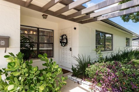 House in Seminole, Florida 3 bedrooms, 194.35 sq.m. № 1843950 - photo 2