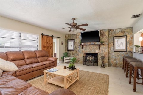 House in Seminole, Florida 3 bedrooms, 194.35 sq.m. № 1843950 - photo 16