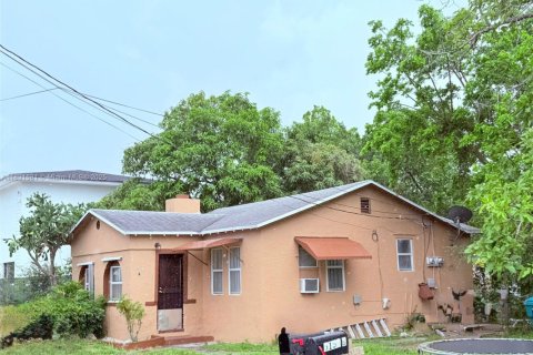Propiedad comercial en venta en Miami, Florida, 90.39 m2 № 1809386 - foto 2