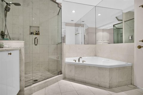 Купить кондоминиум в Майами, Флорида 3 спальни, 240.71м2, № 1842793 - фото 21