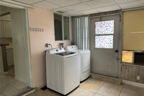 Снять в аренду виллу или дом в Пемброк-Пайнс, Флорида 3 спальни, 97.27м2, № 1209114 - фото 1