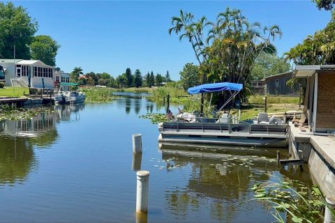 Casa en Okeechobee, Florida 5 dormitorios, 213.68 m2 № 2217748