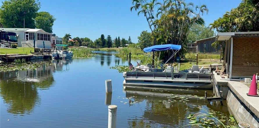 Casa en Okeechobee, Florida 5 dormitorios, 213.68 m2 № 2217748