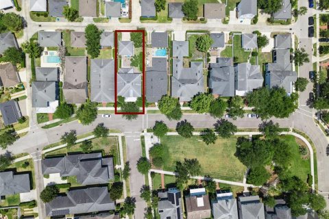 House in Winter Garden, Florida 3 bedrooms, 209.22 sq.m. № 2238238 - photo 13