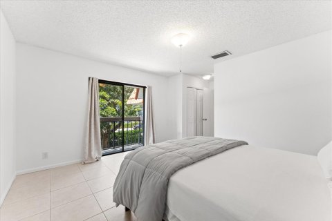 Townhouse in Boca Raton, Florida 2 bedrooms, 128.21 sq.m. № 2267636 - photo 11
