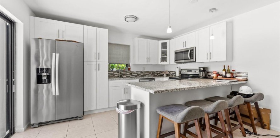Townhouse in Boca Raton, Florida 2 bedrooms, 128.21 sq.m. № 2267636