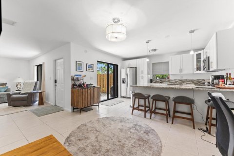 Townhouse in Boca Raton, Florida 2 bedrooms, 128.21 sq.m. № 2267636 - photo 6