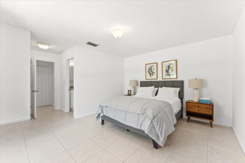 Townhouse in Boca Raton, Florida 2 bedrooms, 128.21 sq.m. № 2267636 - photo 12