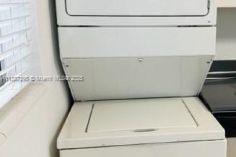 Снять в аренду квартиру в Майами, Флорида 2 спальни, 111.48м2, № 1942374 - фото 10