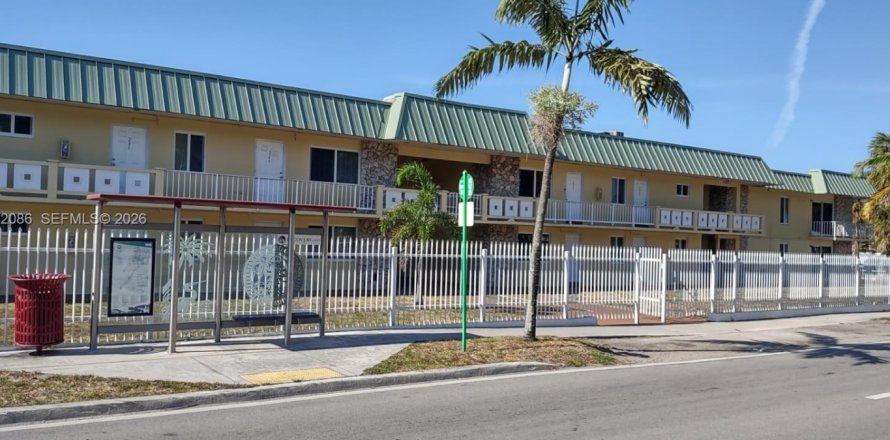 Кондоминиум с 1 спальней в Майами-Гарденс, Флорида № 2043223