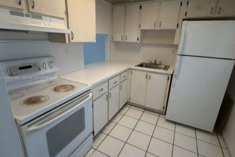 Снять в аренду кондоминиум в Майами-Гарденс, Флорида 1 спальня, 67.82м2, № 2043223 - фото 3