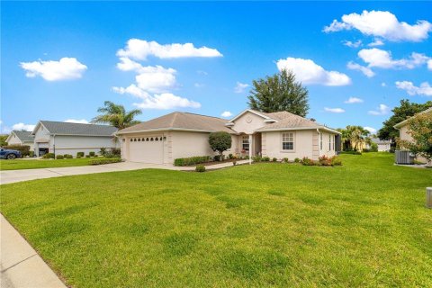 House in Summerfield, Florida 3 bedrooms, 137.03 sq.m. № 2351700