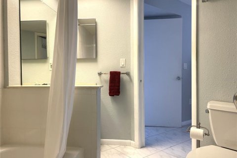 Снять в аренду кондоминиум в Энглвуд, Флорида 2 спальни, 101.54м2, № 2098549 - фото 15