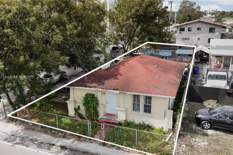 Propiedad comercial en venta en Miami, Florida, 100.71 m2 № 1871725 - foto 1