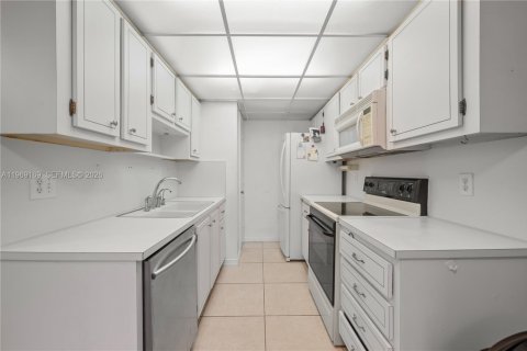 Condo in Fort Lauderdale, Florida, 2 bedrooms  № 2030600 - photo 4