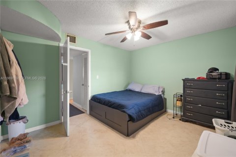 Condo in Fort Lauderdale, Florida, 2 bedrooms  № 2030600 - photo 11