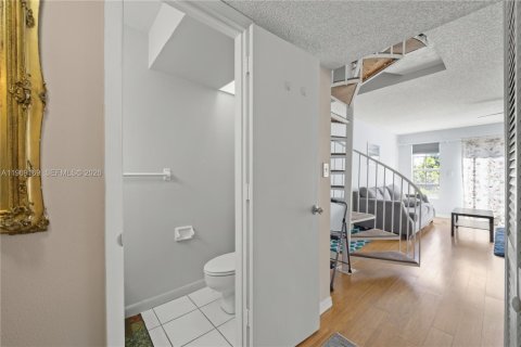 Condo in Fort Lauderdale, Florida, 2 bedrooms  № 2030600 - photo 19