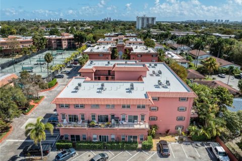 Condo in Fort Lauderdale, Florida, 2 bedrooms  № 2030600 - photo 2